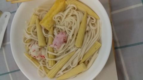 李淑汝 - 玉米筍花枝丸湯麵