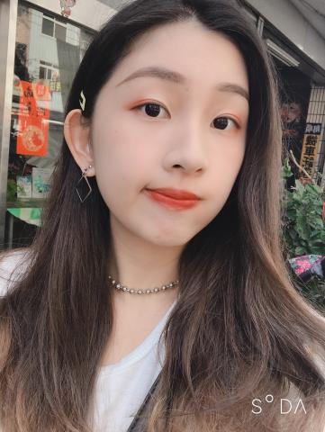 提供海報尺寸a0服務的專家包家蓁