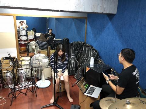 驚艷聽覺工作室（Awesome tracks studio) - 練團室音樂訓練