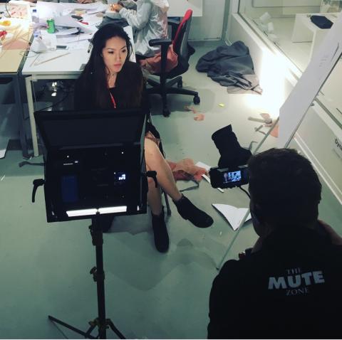 楊立宣 - 荷蘭恩和芬飛利浦公司的工作營中代表小組進行面談，全英文表達設計理念，并放在公司的官網上。