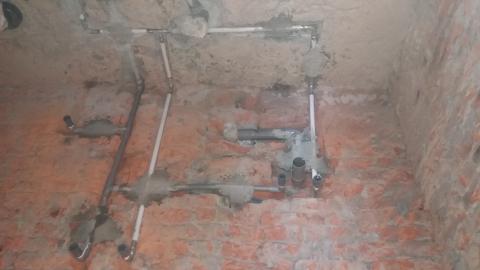 房屋修繕 - 配冷熱新管……