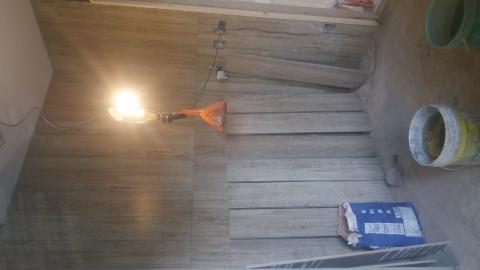 房屋修繕 - 120×20壁磚（木紋磚）施工……