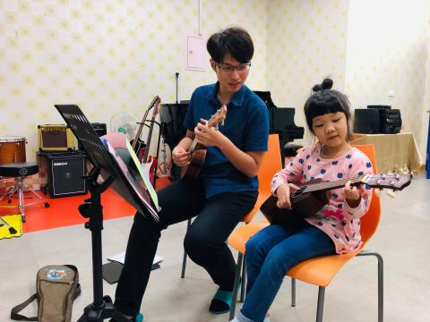 王良慕 - 烏克麗麗教學