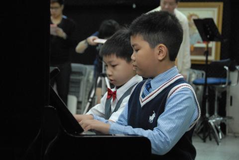 Dr. Chiang - 兩位兄弟鋼琴聯彈，透過合作學習，享受演奏與欣賞的過程