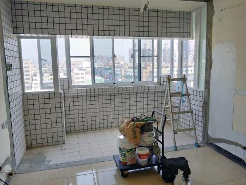 王峻瑋-專業油漆 - 磁磚改為牆面施工前