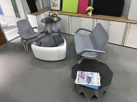 吳羚旦 - 戶外家具沙發組，從草圖到製作花費半年時間，親手設計而成。打破吹塑工藝呆板的線條，以流線的外型貫穿整體