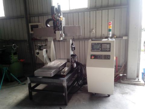 心特機械 - 桌上型立式雕銑機