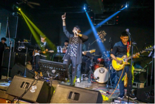 克韋樂團 -  樂團演出