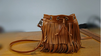 嵐色皮革 - 流蘇水桶包