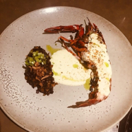 Troy&rsquo;s - （關於身邊的紅色炸彈）
紅蟳油飯印象 螯蝦與卡菲爾萊姆
Taiwanese sticky rice memories - Marron and kaffir lime

#marron #kaffirlimebuttermilk #pearlbarley #blackglutinousrice #shitakemushrooms #driedshrimp #sesameoil #coriender #shellot #taiwanese 

將活躍的螯蝦浸入冰桶。microplane 擦下卡菲爾萊姆表皮的