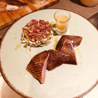 Troy&rsquo;s - 微冷的冬天。那就薑母鴨好了
Taiwanese memories Ginger Duck

#gingerduckbreast #confitduckleg #cabage #mushrooms #millet #goji #chinesechives #fryshellot #fermentedbeencurd #manderinduckconsome #herbaloil

刷洗了整隻鴨，用噴燈噴過鴨胸的每片角落，然後吊著，入冰箱，熟成。取下鴨腿，一點分蔥、枸杞、鹽還有整束的迷迭香、百里香，配著厚重的