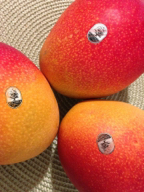 蘭茵設計工作室 - 『食果子拜樹頭』水果料理專賣店
品牌|LOGO|插畫
台灣是水果王國,尤其夏天是水果的盛產季節,許多水果又甜又好吃,有西瓜、芒果、鳳梨、香蕉、水蜜桃等。也有營養師指出,水果富含多種天然營養素,有益身體健康!!多多支持台灣水果吧~
『品牌理念』
採用當季最新鮮的水果,經過嚴格的挑選後,給客人最甜最乾淨的香甜水果,也告訴客人,現在能吃到每一口好吃的水果都是經由小農辛苦種植出來的,要懂得感恩。
『設計理念』
用設計的起源「手繪」來畫出一棵樹,表達了一顆水果的起源,也呼應了品牌的名稱,食果子拜樹頭的意思, 蘭茵設計工作室 - 『食果子拜樹頭』水果料理專賣店
品牌|LOGO|插畫
台灣是水果王國,尤其夏天是水果的盛產季節,許多水果又甜又好吃,有西瓜、芒果、鳳梨、香蕉、水蜜桃等。也有營養師指出,水果富含多種天然營養素,有益身體健康!!多多支持台灣水果吧~
『品牌理念』
採用當季最新鮮的水果,經過嚴格的挑選後,給客人最甜最乾淨的香甜水果,也告訴客人,現在能吃到每一口好吃的水果都是經由小農辛苦種植出來的,要懂得感恩。
『設計理念』
用設計的起源「手繪」來畫出一棵樹,表達了一顆水果的起源,也呼應了品牌的名稱,食果子拜樹頭的意思,