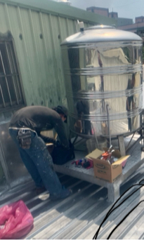 成嘉鐵工 - 水塔架原先黑鐵材質由於生鏽的關係依業主要求改為白鐵材質