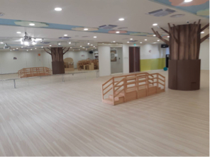 木匠兄弟木工木地板 -  台中知名商業空間施工後（塑膠地板地面不平更換超耐磨工程）