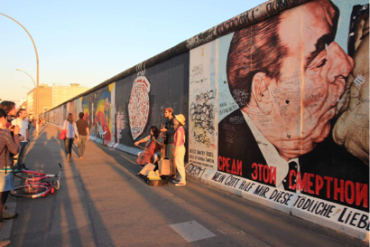 鬍子醫生音樂工作室 - @ East Side Gallery