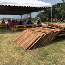 Debby  - 活動現場木板定位/開幕前趕工