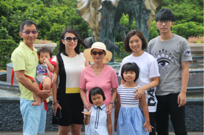 仝家駿 - 全家福相片