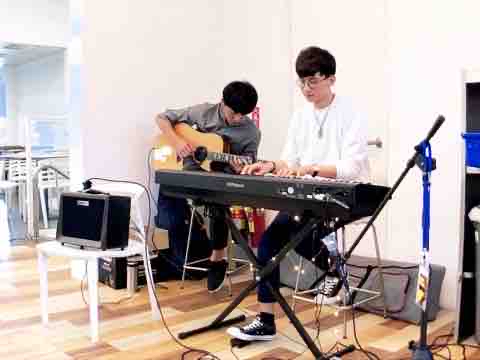 Eric 宸 - 我與我的吉他手在校園巡迴表演