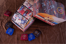 袁鐘云 - 打開後的內部圖樣設計，