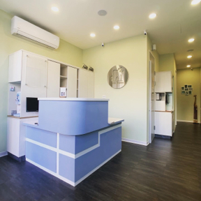知硯室內裝修設計有限公司 - 桃園藝文特區-牙醫診所櫃檯完工照