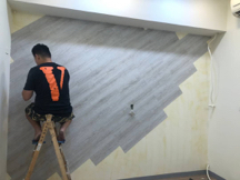 方城室 - 塑膠地板。貼牆效果