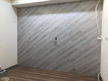 方城室 - 塑膠地板。貼牆完成品