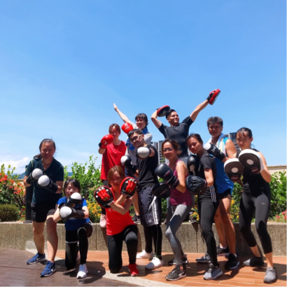 徐裕勝Luke - 週二高雄晚上19:30女子團課運動
週日新北中和早上09:50 Thump boxing團體拳擊課程