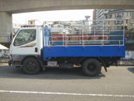 周到貨運 - 旁邊有護欄