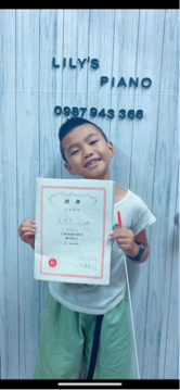 Lily’s Piano Studio🎹 音樂教學/主持演出 - 哲哲開心學琴過關第二本教材囉！