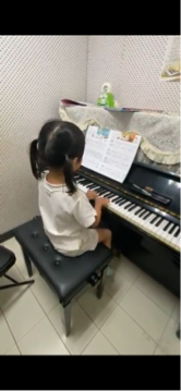 Lily’s Piano Studio🎹 音樂教學/主持演出 - 從上課中培養坐姿 看譜 手擺正的好習慣❤️