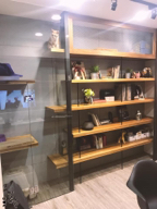 茶色 室內空間設計 - 利用書櫃 設計屬於貓咪的獨立空間