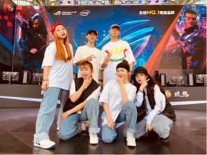 個人.舞蹈老師孝敏 - 商業演出，(最左)