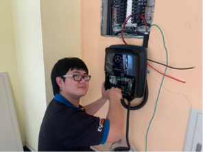 阿家水電個人工做室 - 賓士壁掛式充電柱安裝