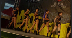 梁若喬 - 舞展成發側拍照（我是左邊數來第三個）