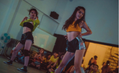 梁若喬 - 課堂側拍（我是穿黃色衣服）