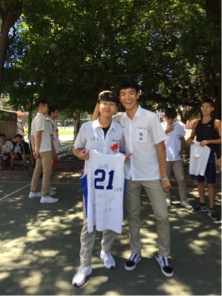 黃永緒 - 在球隊畢業拍的照片