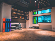 Mia - 簡潔環境-壺鈴、啞鈴、彈力帶TRX⋯等等器材，多元化訓練