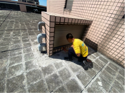 億圓治漏工程有限公司 - （億圓治漏工程）管道間斷水施作中