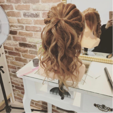 Aliray艾莉瑞新娘造型.美睫.形象設計.彩妝課程 - 馬尾造型 Aliray艾莉瑞新娘造型.美睫.形象設計.彩妝課程 - 馬尾造型