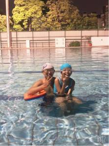 HOW SWIM   阿嘉 - 悶騷的小女生 一開始很害羞  到後面跟小瘋子一樣  從沒接觸游泳到10堂課已經可以滑手打水前進了 厲害厲害 HOW SWIM   阿嘉 - 悶騷的小女生 一開始很害羞  到後面跟小瘋子一樣  從沒接觸游泳到10堂課已經可以滑手打水前進了 厲害厲害