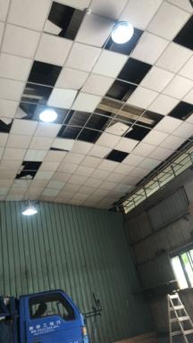 群正水電工程行 - 中和果菜批發工場線路更新，安裝led平板燈