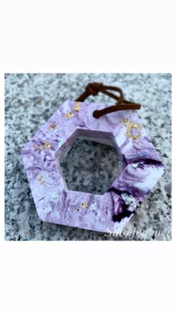 Siao Fen Mei - &mdash;&mdash;&mdash;金箔擴香石&mdash;&mdash;&mdash;
凡購買20個以上出示喜帖可折$100
手作商品，渲染的部分不是每個都一樣哦。


#擴香石#婚禮小物#金箔#香氛#手作#精油#渲染#送禮#diffuse#fragrance

適合放在:車上、書房、衣櫥、廁所
