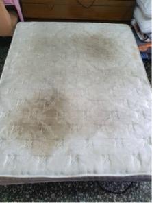 家新潔專業床墊清潔 - 洗前