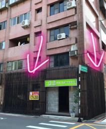 宏家工程有限公司 - 青溪國中旁店面三角窗木作拆除