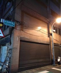 宏家工程有限公司 - 青溪國中旁店面三角窗木作拆除