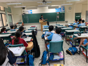 吳皓哲 - 109東大附中吉他社上課情況