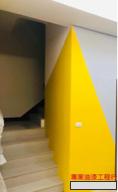 專業油漆工程行 - 樓梯間分色：黃色、灰色