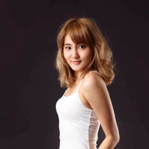 高詠婕製作 - 高詠婕
2014畢業於台北藝術大學 透過生活轉換成內在情感，探索人與人之間不為人知的迷人缺陷，以多樣性表演方式去創作作品獨特的 基調和語言自2013 年起於各類平台發表個人創作及演出，和各界藝術家及團隊進行各種編創、實驗、 表演，並持續以多棲風貌，闖蕩於舞蹈、戲劇、影像等各類領域。
2014 - 至今與創作社、全民大劇團、如果兒童劇團合作擔任舞者演員、三十舞蹈劇場、水影舞集、曼丁 身體劇場、找我劇