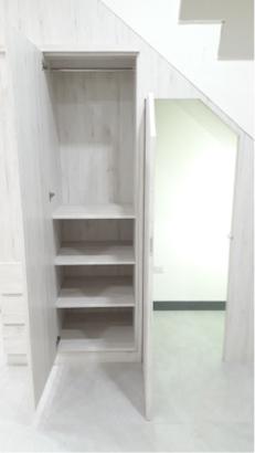 德豐室內裝修 - 樓梯下儲藏空間及衣櫃