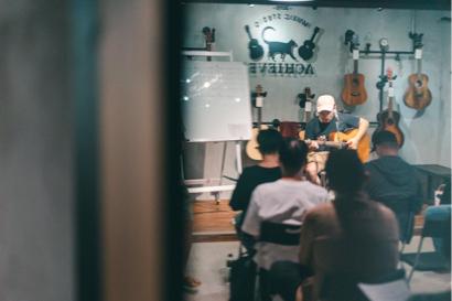 李軍吉他教師室 - 